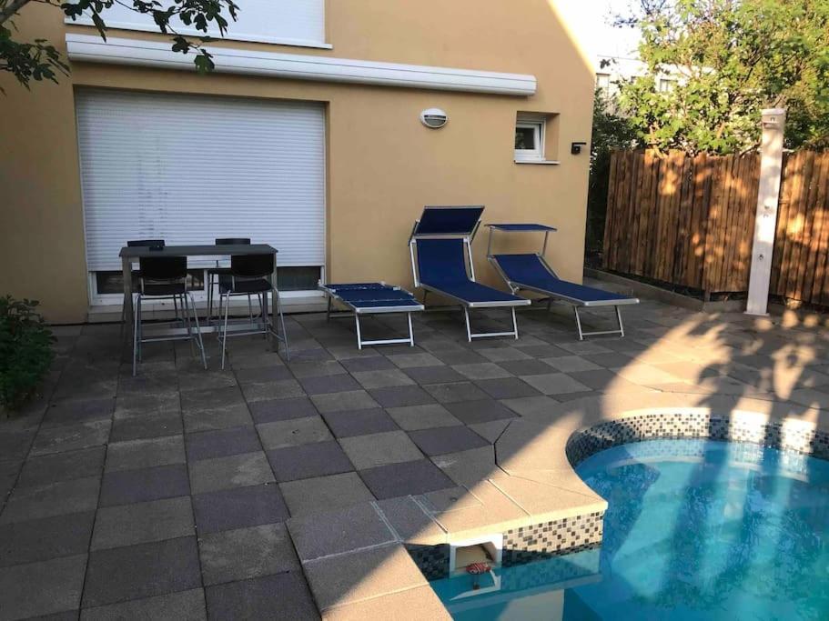Logement Avec Piscine Brunstatt Kültér fotó
