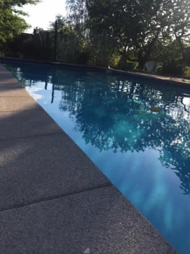 Logement Avec Piscine Brunstatt Kültér fotó